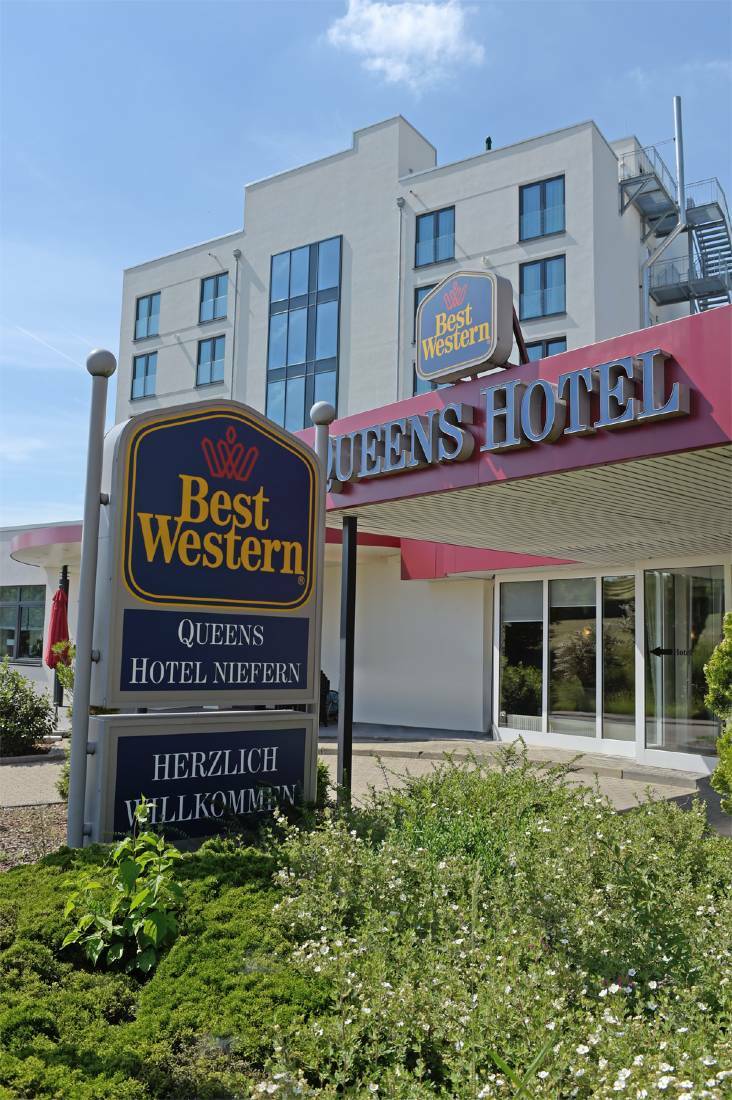 Best Western Queens Hotel Pforzheim-Niefern Экстерьер фото
